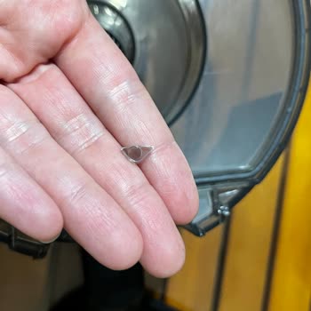 Bosch Süpürge Alt Kapak Menteşesi Kırıldı, Garanti Kapsamına Alınmadı