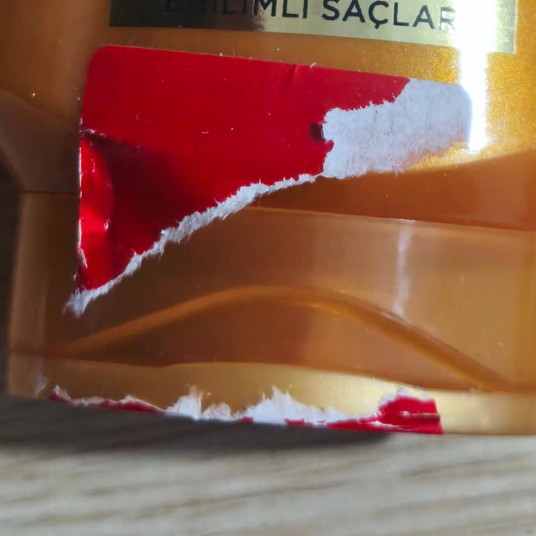 Kırık Kargo Kutusunda Açılmış Maskara İçin Değişim Talebi