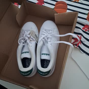 Adidas Ayakkabı Pazar Malı Gibi Gönderildi, Kutusuz Ve Kalitesiz