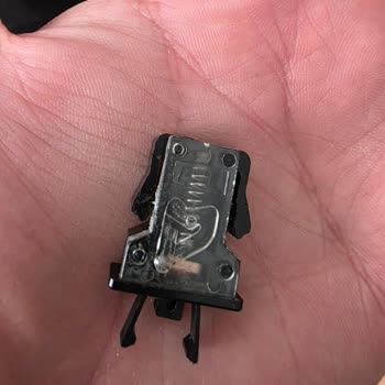 Switch Mekanizması Bozuldu Ve Müşteri Hizmetlerinden Yanıt Gelmedi