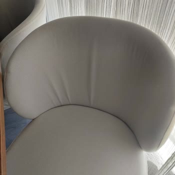 Kumaş Ve İşçilik Kusurlu Salon Takımı Ve Sandalyeler İçin Ayıplı Mal Değişimi Talebi