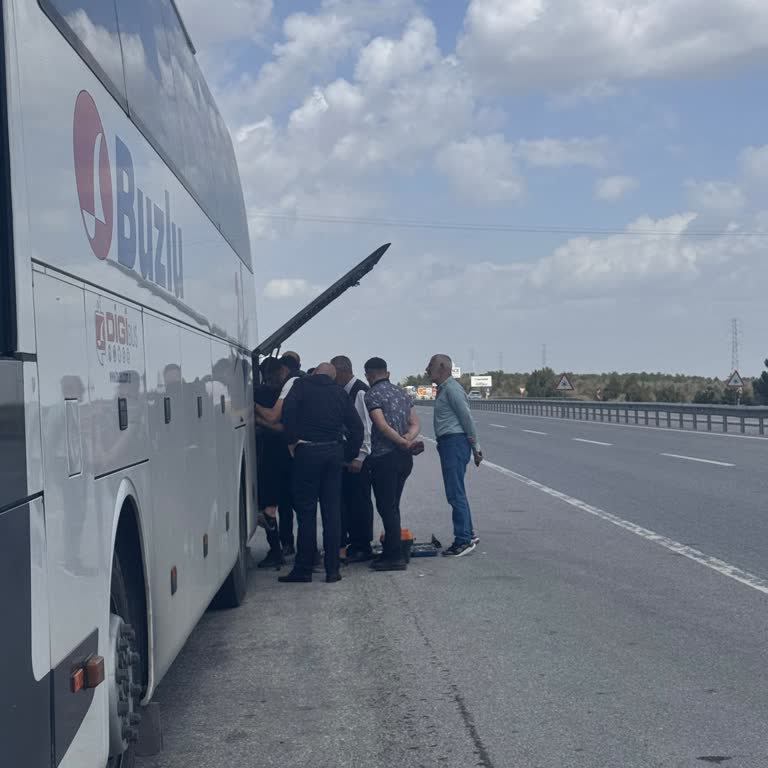 Buzlu Firması Otobüs Arızası Ve Yetersiz Bilgilendirme Sebebiyle 3 Saat Kaybı