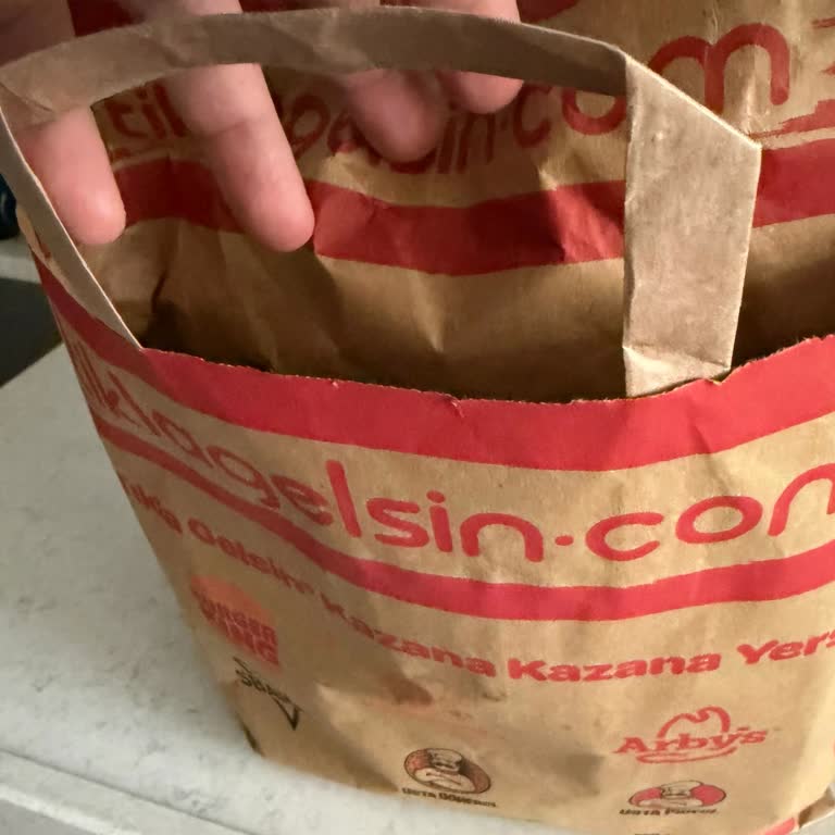 Burger King Çocuk Menüsü Gıda Zehirlenmesi: İade Ve Özür Talebi