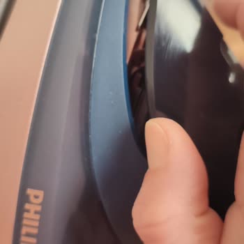 Kısa Sürede Kırılan Su Haznesi Nedeniyle Philips Azur 8000 Ütüde Hayal Kırıklığı Ve İade Talebi