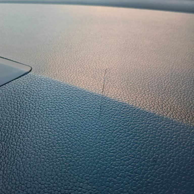 Kia Ceed Torpido Çatlakları İçin Üretim Hatası Şikayeti