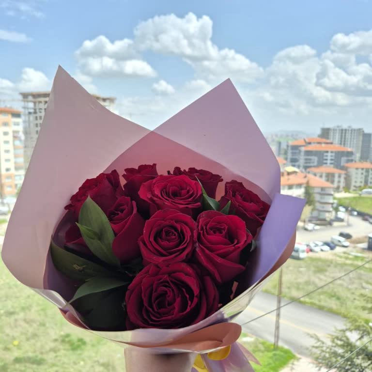 Görseldeki Çiçekle Uyuşmayan Teslimat Ve Cevapsız Müşteri Hizmeti
