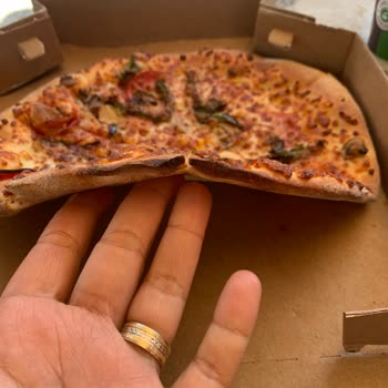 Domino’s Kadıköy Şubesinde Sert, Küçük Ve Malzeme Eksik Pizzalar