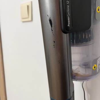 Philips 8057 Dikey Süpürge Kısa Sürede Deforme Ve Yüzeyi Soyuldu Satıcı Yardımsız