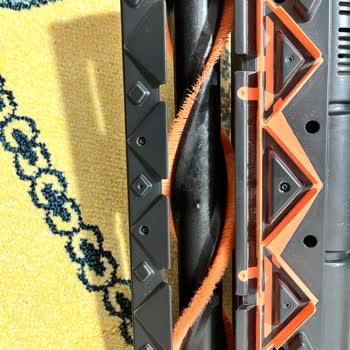 Philips 8057 Dikey Süpürge Kısa Sürede Deforme Ve Yüzeyi Soyuldu Satıcı Yardımsız