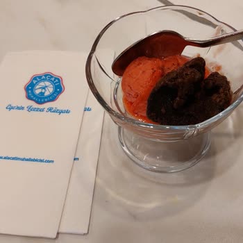 Alaçatı Muhallebicisi Dondurma Fiyatı Ve Porsiyon Boyutu Uyuşmazlığı