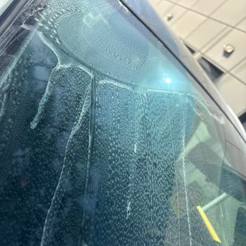 Petrol Ofisi Oto Yıkama Alanı Güneş Altında Kuruyan Köpük Nedeniyle Hizmet Kalitesini Bozuyor