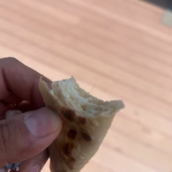 Kampüs Cafe Mersin/Yenişehir Gözleme İçerisinden Saç Kılı Ve Plastik Benzeri Yabancı Maddeler Çıktı
