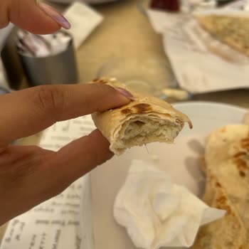 Kampüs Cafe Mersin/Yenişehir Gözleme İçerisinden Saç Kılı Ve Plastik Benzeri Yabancı Maddeler Çıktı