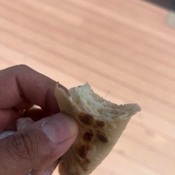 Kampüs Cafe Mersin/Yenişehir Gözleme İçerisinden Saç Kılı Ve Plastik Benzeri Yabancı Maddeler Çıktı