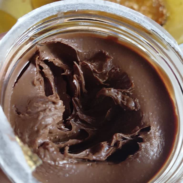 Nutella Kavanozunda Kabarcıklı Ürün Ve Tekrarlanan Sorun