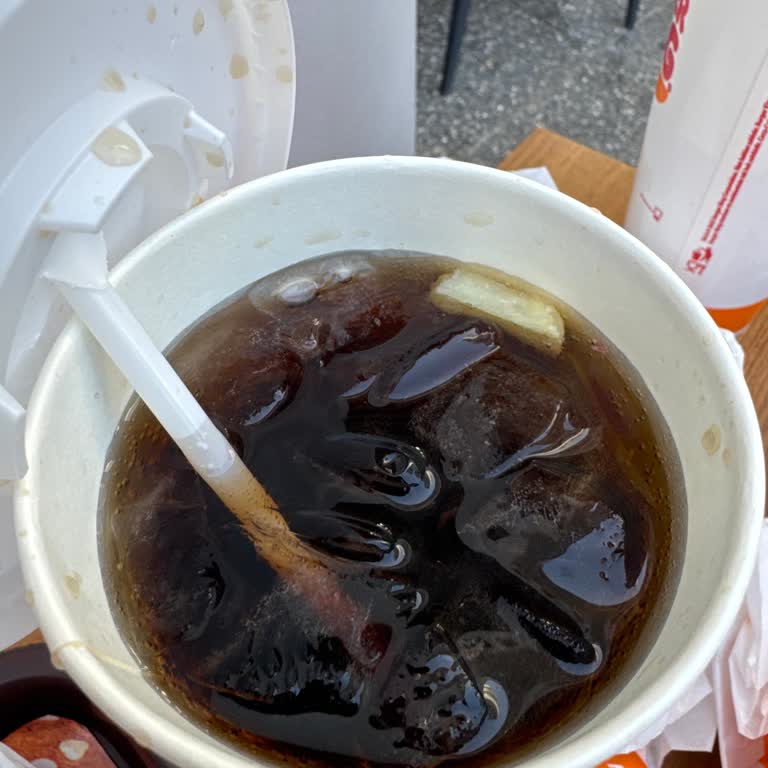 Sinpaş Burger King Şubesinde Yanlış Sipariş, Su Görünümlü Kola Ve Kötü Hijyen