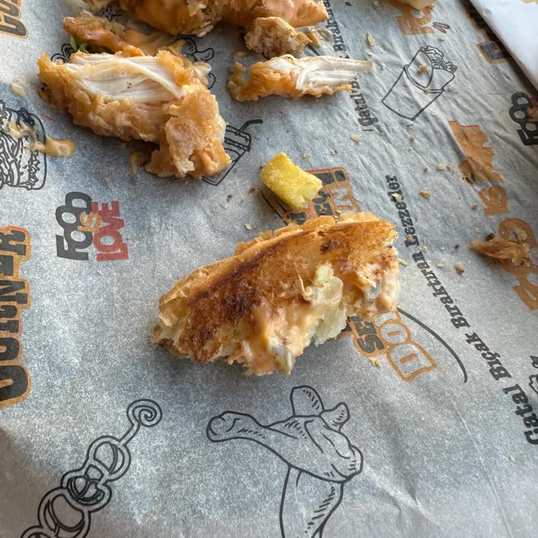 Cajun Corner Şubesinde Bayat Ekmekli Hamburger Ücret İadesi Talebi