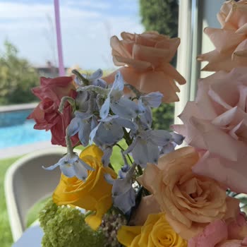 Görseldeki Çiçek Ve Balon Siparişi Eksik, Solmuş Ve Yarı Boş Şekilde Teslim Edildi