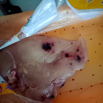 Erpiliç Tavuk Göğüs Ürünün Kanlı Lekeler İçermesi Hijyen Endişesi