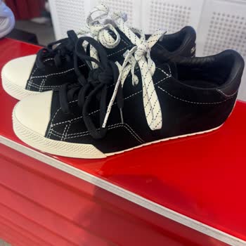 Ayıplı Converse Ayakkabısı, Renk Geçmesi Ve Saygısız Mağaza Çalışanı