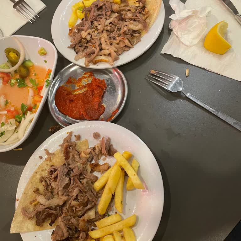 Yağ Dolu Kötü Kokulu Ve Dondurulmuş Dönerde Hijyen Ve Kalite Sorunu