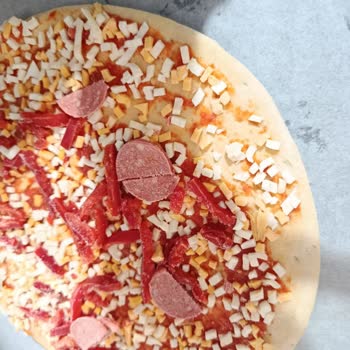 Superfresh King Extra Sucuklu Pizzada Görsel Ve İçerik Farkı