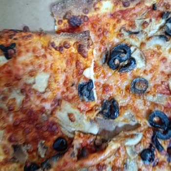 Yanmış Kalp Şeklindeki Pizzalar İçin Tam İade Talebi