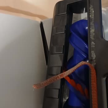 Dyson V8 Cyclone Aparatında Kırmızı Şerit Eksikliği Ücretsiz Değişim Talebi