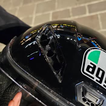 AGV K1S Kask Havalandırma Izgarası Kendiliğinden Düşmüş, Garanti Değişimi Talep Ediliyor
