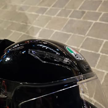 AGV K1S Kask Havalandırma Izgarası Kendiliğinden Düşmüş, Garanti Değişimi Talep Ediliyor