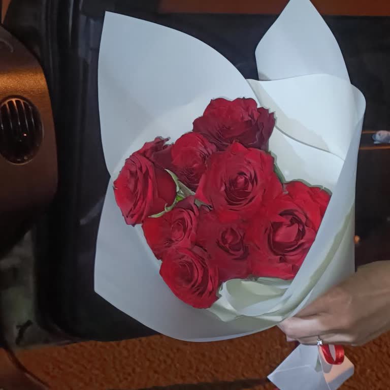 Sipariş Edilen Çiçek Görseldekiyle Uyuşmadı Ve Beyaz Kağıda Sarıldı