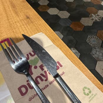 Uzun Bekleme, Çiğ Tavuk Ve Kirli Çatal Bıçak Şikayeti