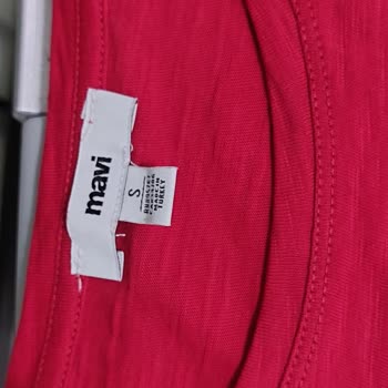 Mavi Kadın Tişörtünde Kısa Sürede Mürekkep Lekesi Oluşması Ve Kalite Sorunu
