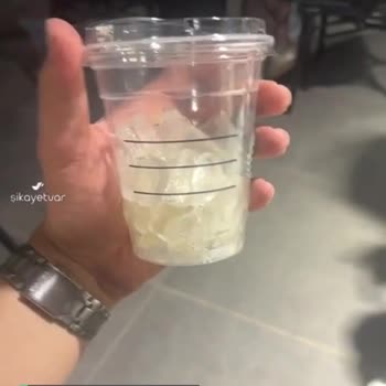 Starbucks Kahvenin İçerisindeki Fazla Buzlar