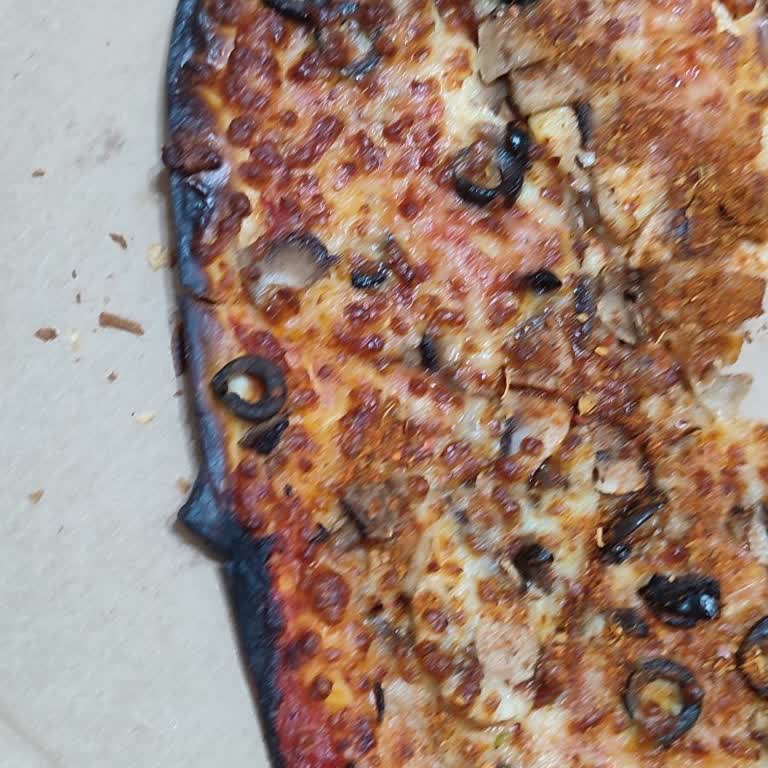 Yanmış Pizza Anneler Günü’nde Hayal Kırıklığı