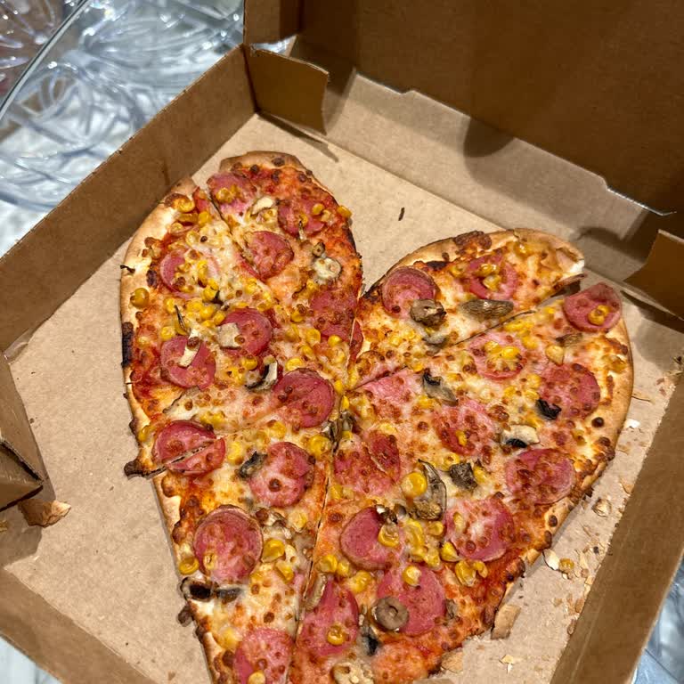Sıcak Ve Soğuk Pizza, Uzun Teslim Süresi Ve Şube Tavırından Ücret İadesi Talebi