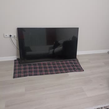 TV Ünitesi Teslim Edilmedi, Masa Deforme Ve Renk Yanlışlığına Rağmen İletişimsiz Hizmet