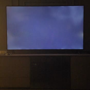 Ekranda Işık Sızması Ve Dikey Parlak Alanlar Sebebiyle Ürün Ayıplı