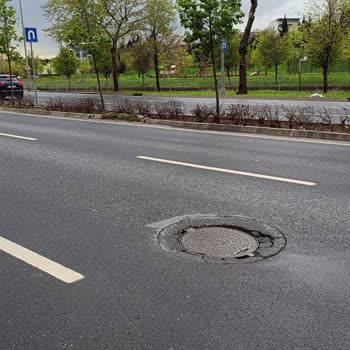 İGDAŞ Logolu Çökmüş Rögar Kapağı Nedeniyle Motosiklet Hasarı Ve Tazminat Talebi