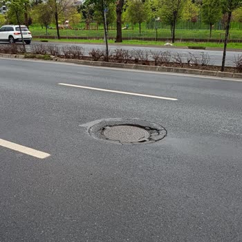 İGDAŞ Logolu Çökmüş Rögar Kapağı Nedeniyle Motosiklet Hasarı Ve Tazminat Talebi