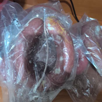 Küflü Sucuk Ve Belgesiz Gönderim İçin Sağlık Riski Ve Tam İade Talebi