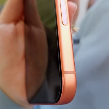 İPhone 17 Pro Max Cihazımda Kasa Çatlağı, Ekran Donması Ve Kamera Odaklama Sorunu