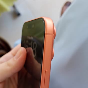 İPhone 17 Pro Max Cihazımda Kasa Çatlağı, Ekran Donması Ve Kamera Odaklama Sorunu