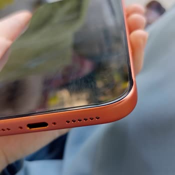 İPhone 17 Pro Max Cihazımda Kasa Çatlağı, Ekran Donması Ve Kamera Odaklama Sorunu