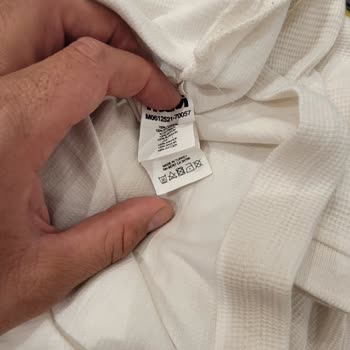 Mavi Akbatı'da Alınan T-Shirt Çekti, Mağaza Çözüm Sunmadı