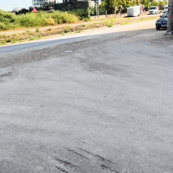 Kazı Sonrası Asfaltlama Yapılmadığı İçin Sokakta Toz Ve Rahatsızlık