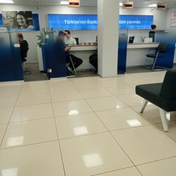 Tek Gişte Uzun Kuyruk Ve Saatlik Kredi Kartı Beklemesi