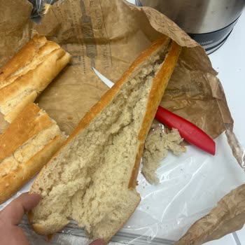 Baget Ekmek Pişmemiş Ve Hamur Gibi, Sürekli Kalitesiz Ürün