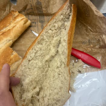 Baget Ekmek Pişmemiş Ve Hamur Gibi, Sürekli Kalitesiz Ürün