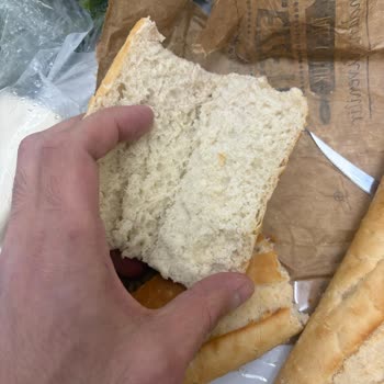 Baget Ekmek Pişmemiş Ve Hamur Gibi, Sürekli Kalitesiz Ürün